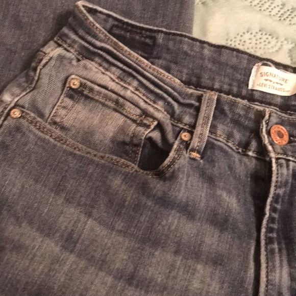 ❤️ (8) Ladies Levi’s jeans size 10 medium 30 x 30Cute hair, stretchy material. - Picture 7 of 10